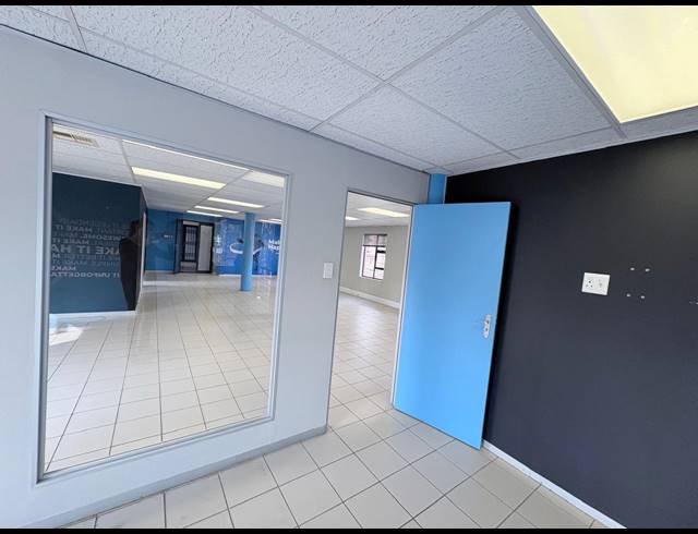 140M² OFFICE TO LET IN FOURWAYS